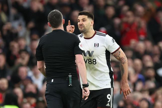 Mitrovic trả giá đắt vì đẩy trọng tài - HLV Marco Silva tố trọng tài